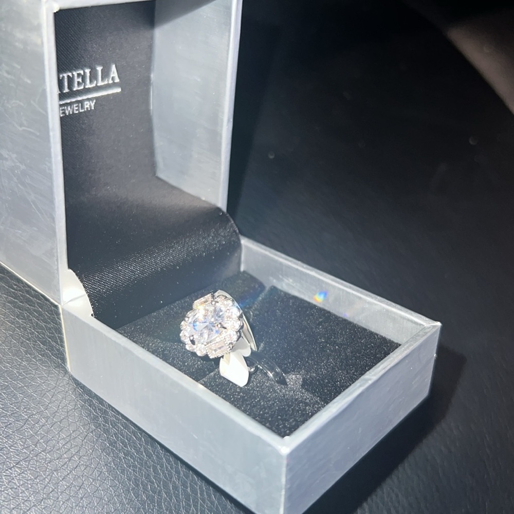 Size 6 silver CZ ring - Picture 5 of 6